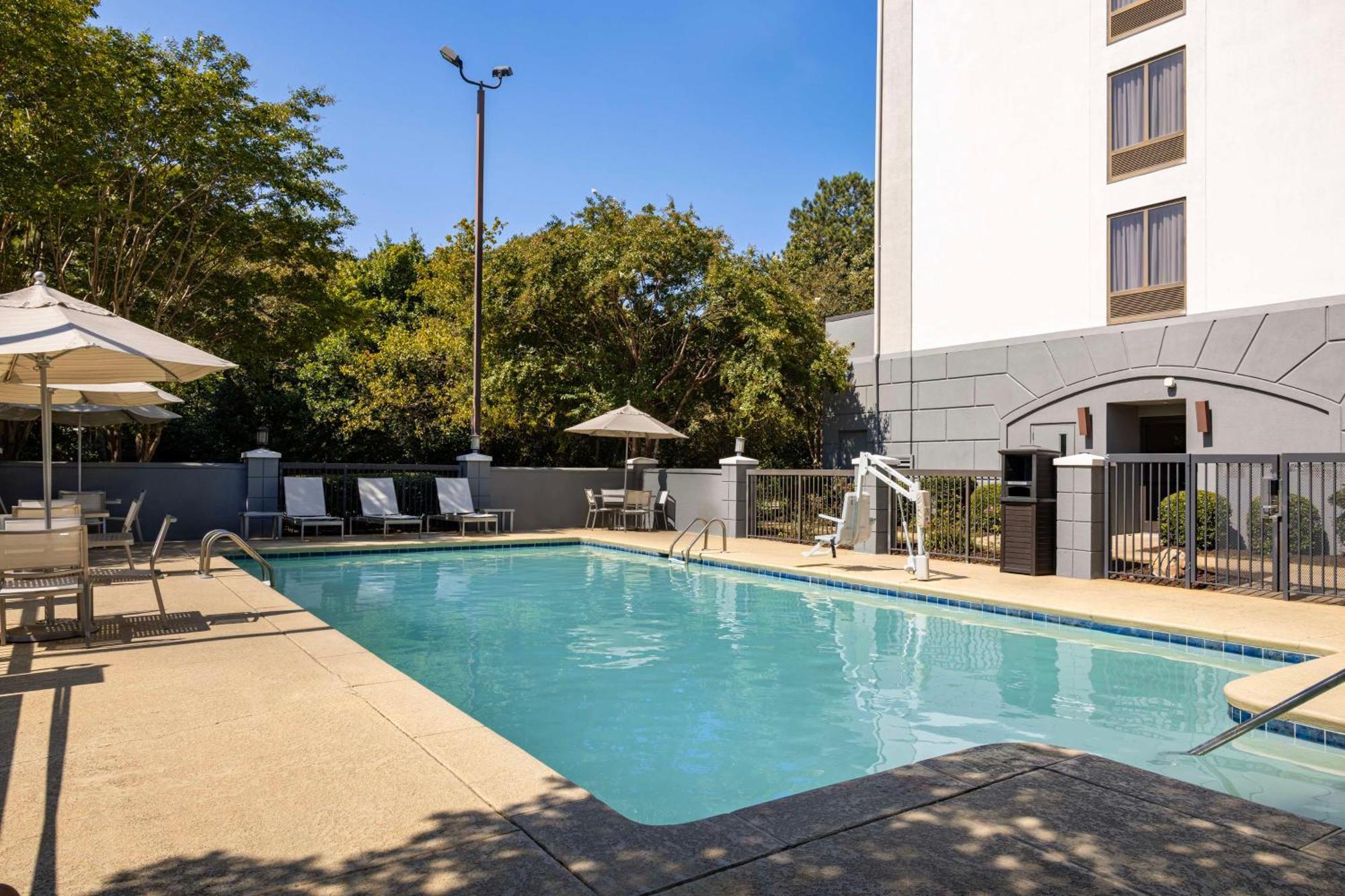 Hyatt Place Atlanta Airport South Exterior photo